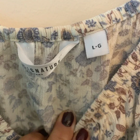 REITMANS Signature Blue Floral Viscose Top - Picture 5 of 6